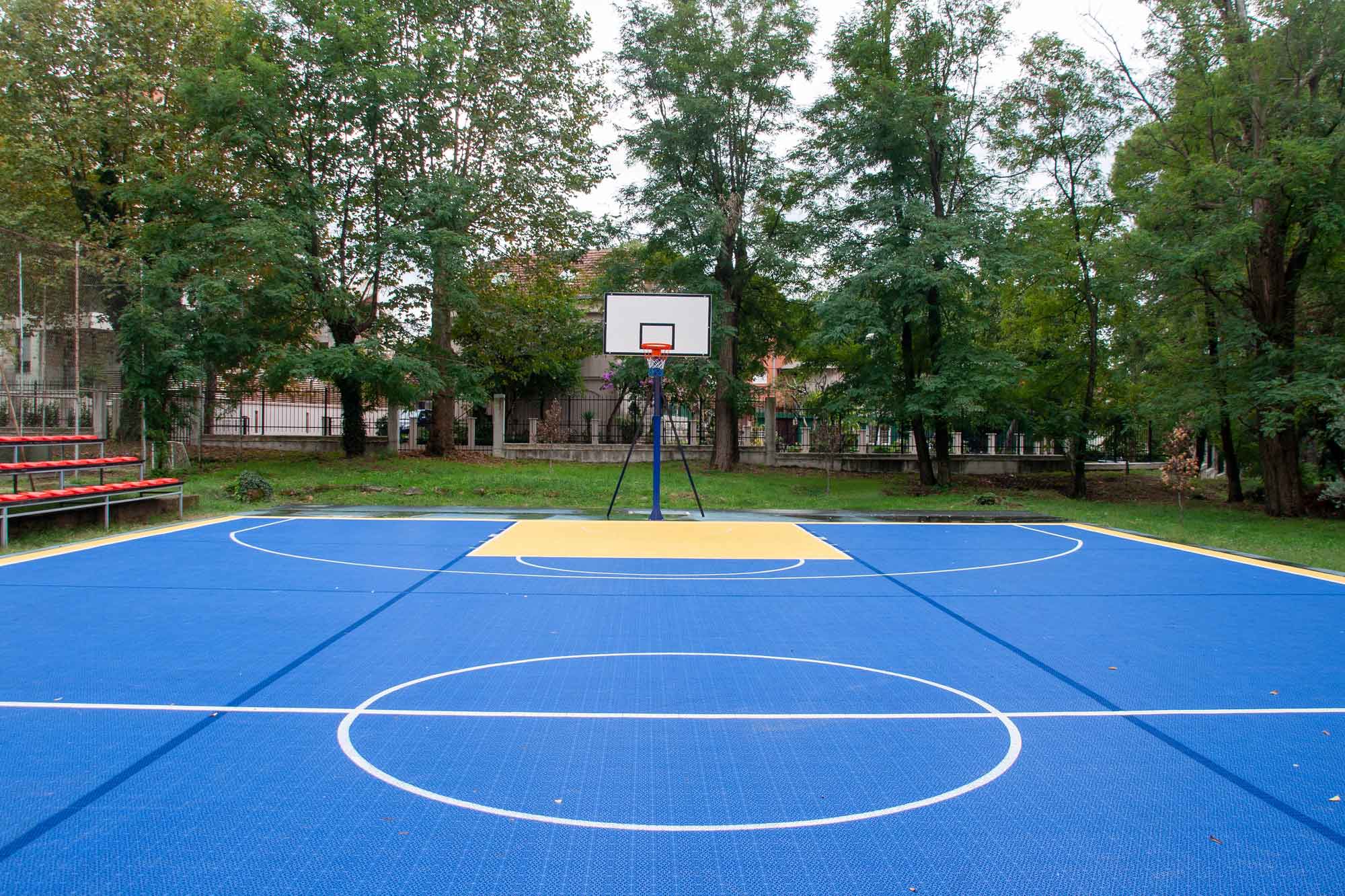 Outdoor-backyard-Basketball-court